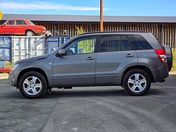 Suzuki Grand Vitara 5 of 30