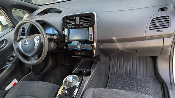 Nissan Leaf 9 of 12