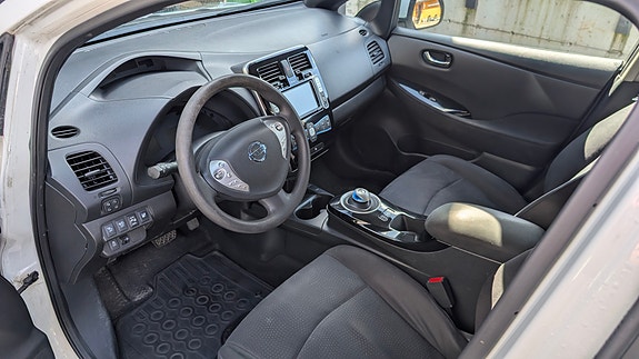 Nissan Leaf 8 of 12