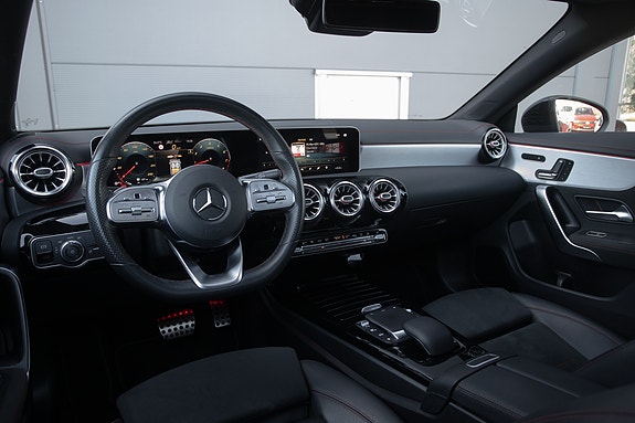 Mercedes-Benz CLA200 18 of 30