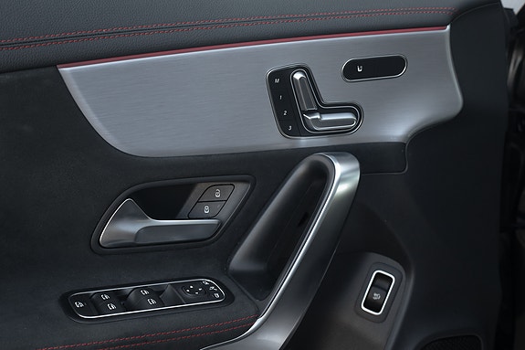 Mercedes-Benz CLA200 14 of 30