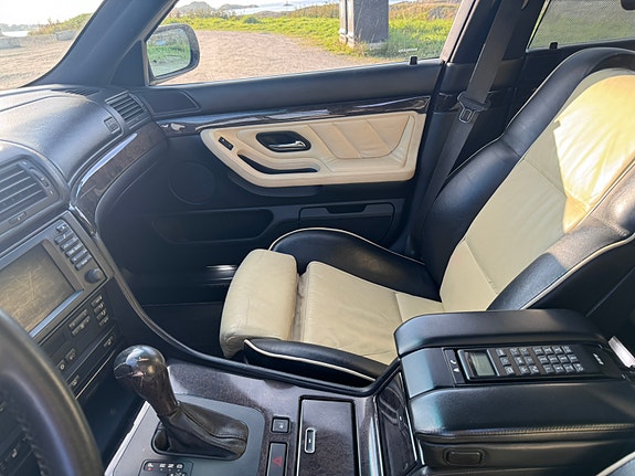 BMW 750i 20 of 30