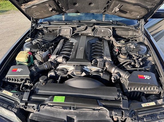 BMW 750i 24 of 30