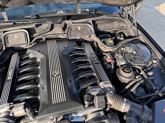 BMW 750i 26 of 30