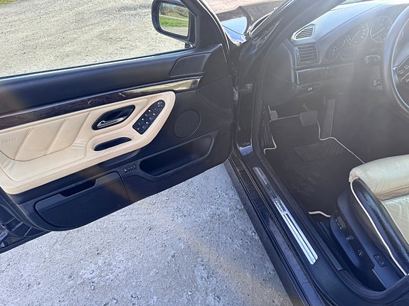 BMW 750i 19 of 30