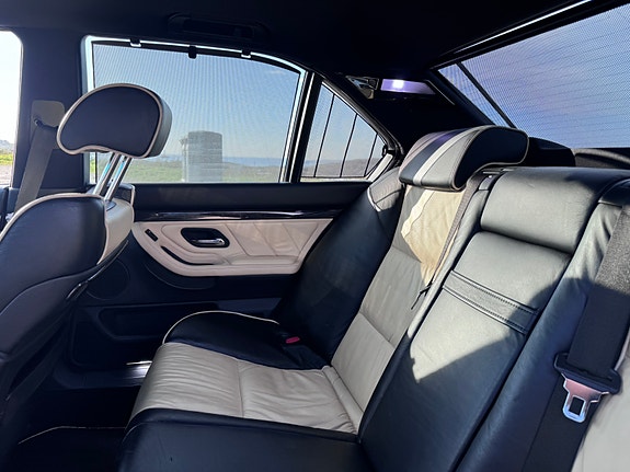 BMW 750i 18 of 30