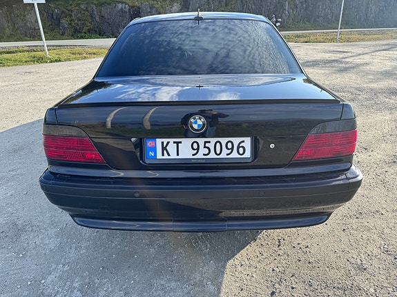 BMW 750i 8 of 30