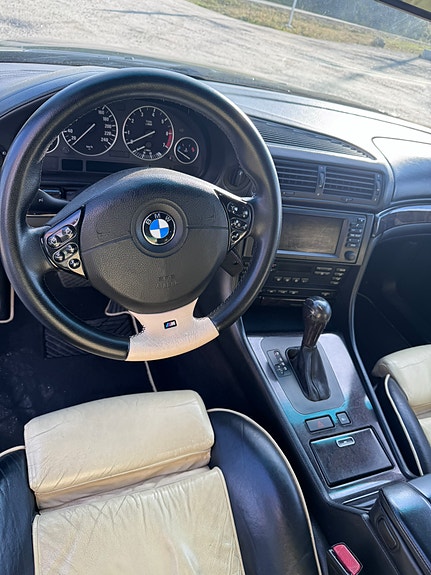BMW 750i 13 of 30