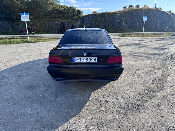 BMW 750i 7 of 30