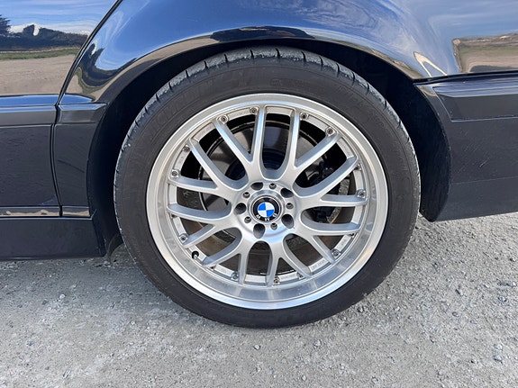 BMW 750i 11 of 30