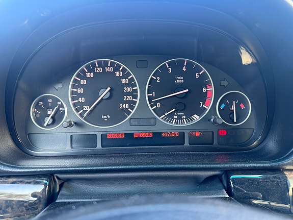 BMW 750i 15 of 30