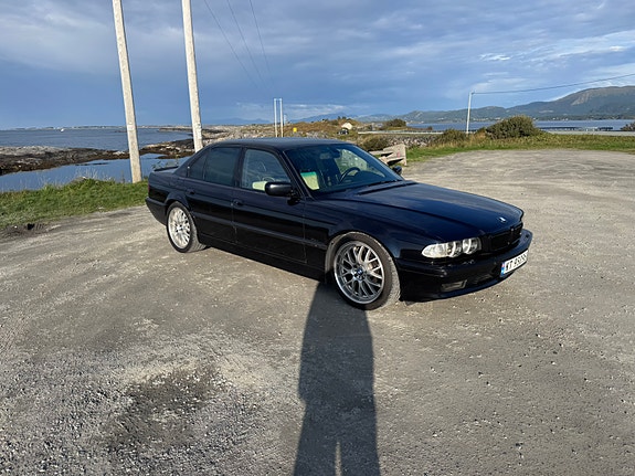 BMW 750i 5 of 30