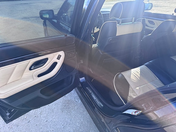 BMW 750i 17 of 30