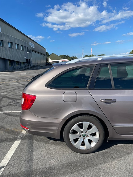 Skoda Superb 11 of 30