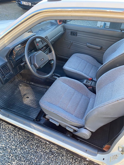 Mazda 323 12 of 15