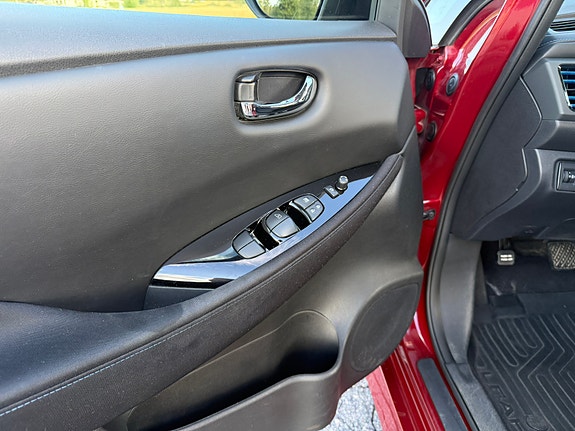Nissan Leaf 11 of 16