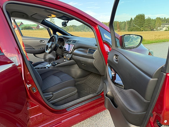Nissan Leaf 14 of 16