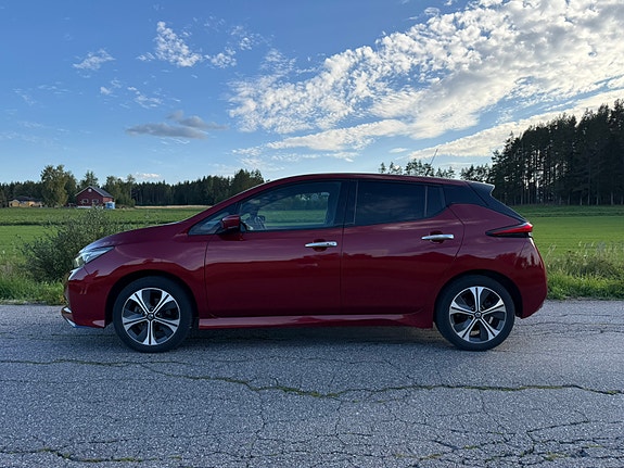 Nissan Leaf 3 of 16