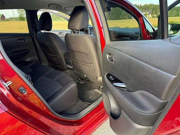 Nissan Leaf 13 of 16