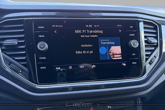 Volkswagen T-Roc 14 of 26