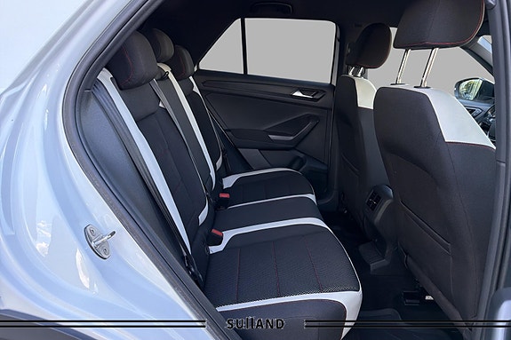 Volkswagen T-Roc 17 of 26