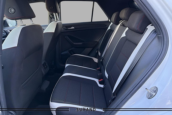 Volkswagen T-Roc 16 of 26