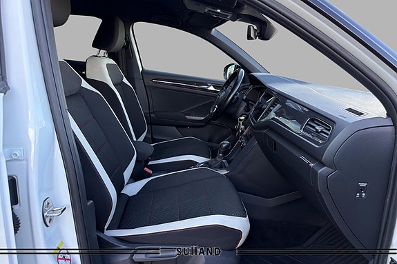 Volkswagen T-Roc 15 of 26
