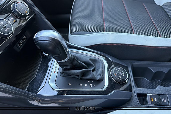 Volkswagen T-Roc 21 of 26