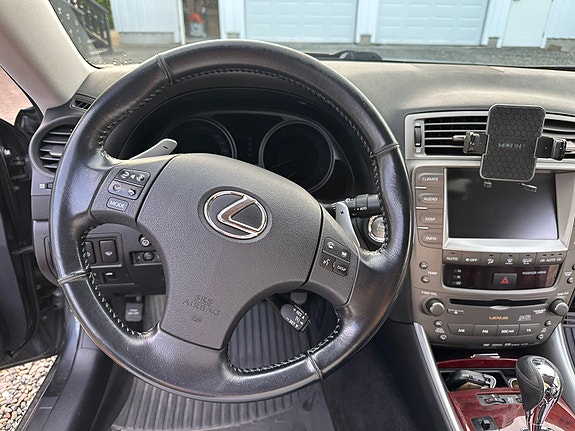 Lexus IS250 8 of 13