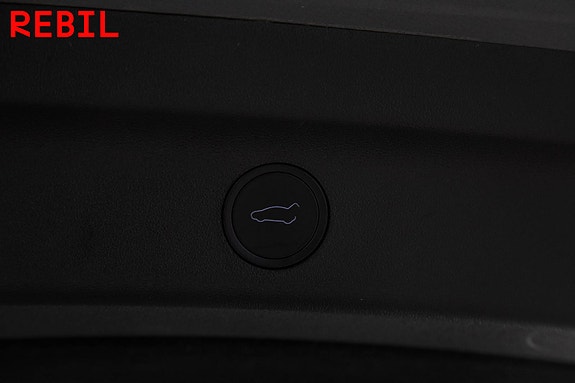 Tesla Model Y 24 of 27