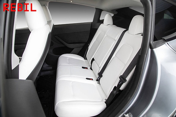 Tesla Model Y 10 of 27