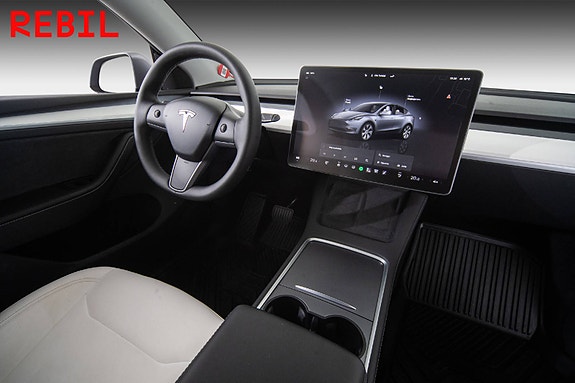 Tesla Model Y 14 of 27
