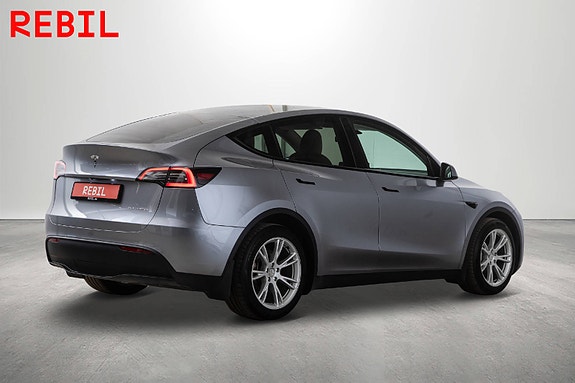 Tesla Model Y 5 of 27