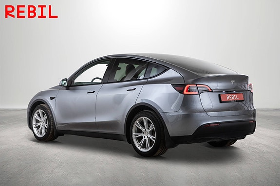Tesla Model Y 6 of 27