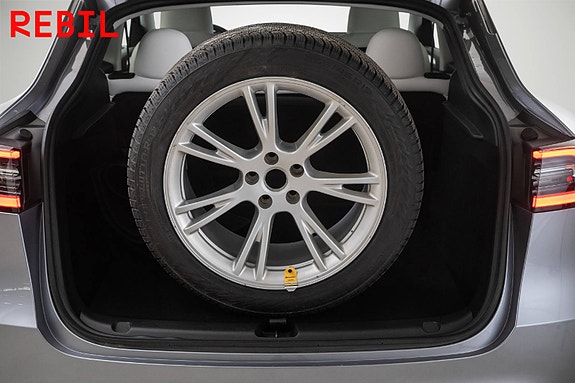 Tesla Model Y 26 of 27