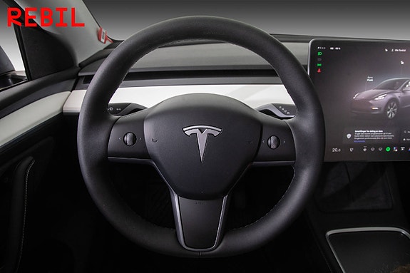 Tesla Model Y 12 of 27
