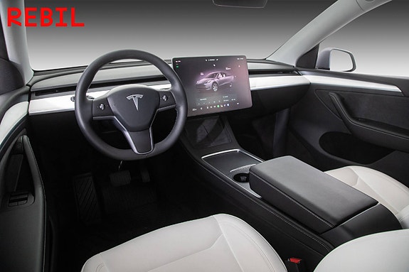Tesla Model Y 8 of 27