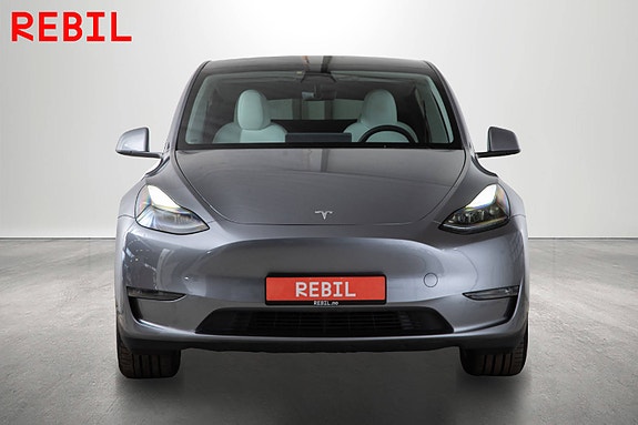 Tesla Model Y 3 of 27