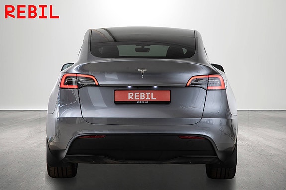 Tesla Model Y 7 of 27
