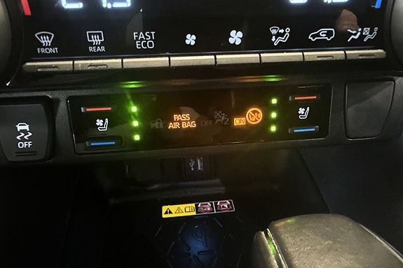 Toyota RAV4 Plug-in Hybrid 22 of 23