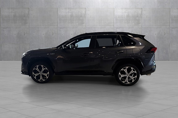 Toyota RAV4 Plug-in Hybrid 2 of 23