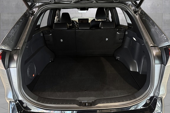 Toyota RAV4 Plug-in Hybrid 18 of 23