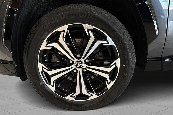 Toyota RAV4 Plug-in Hybrid 19 of 23