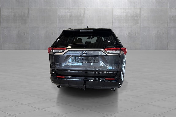 Toyota RAV4 Plug-in Hybrid 4 of 23