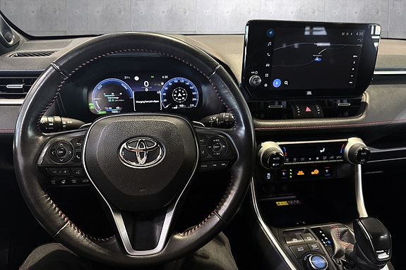 Toyota RAV4 Plug-in Hybrid 10 of 23