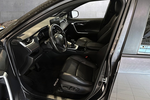 Toyota RAV4 Plug-in Hybrid 11 of 23