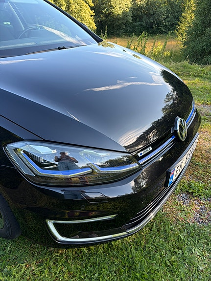 Volkswagen e-Golf VII 9 of 19