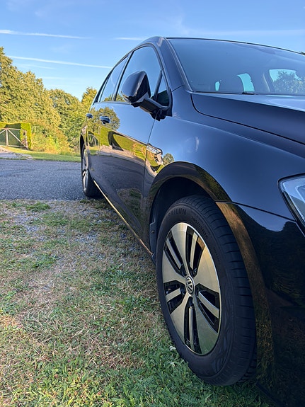 Volkswagen e-Golf VII 12 of 19
