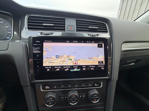 Volkswagen e-Golf VII 17 of 19
