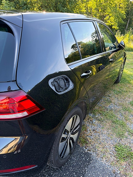 Volkswagen e-Golf VII 10 of 19